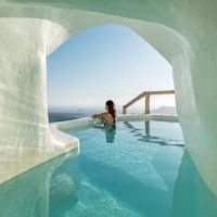 Cocoon Suites – Affordable hotel in Santorini