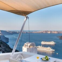 Blue Dolphins Apartments & Suites – Affordable hotel in Santorini