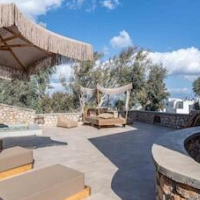 Pithos Apartments – Affordable hotel in Santorini