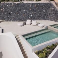 Coconut Residence – Affordable hotel in Santorini