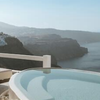 Aqua Luxury Suites – Affordable hotel in Santorini