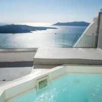 Cliff Aura Suites – Affordable hotel in Fira