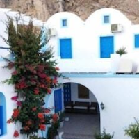 Anna Maria Rooms – Affordable hotel in Santorini