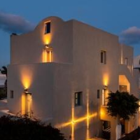 Fortuna Perissa – Affordable hotel in Santorini