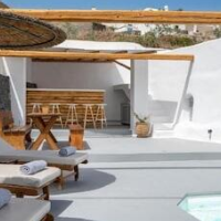 Karpimo Suites – Affordable hotel in Santorini