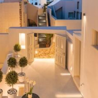  La Madeleine Oia Suites and Caves – Affordable Bed and Breakfast in Santorini