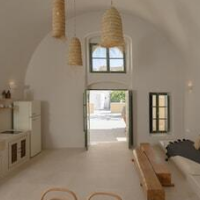 Elements Cave Suites – Affordable Bed and Breakfast in Santorini